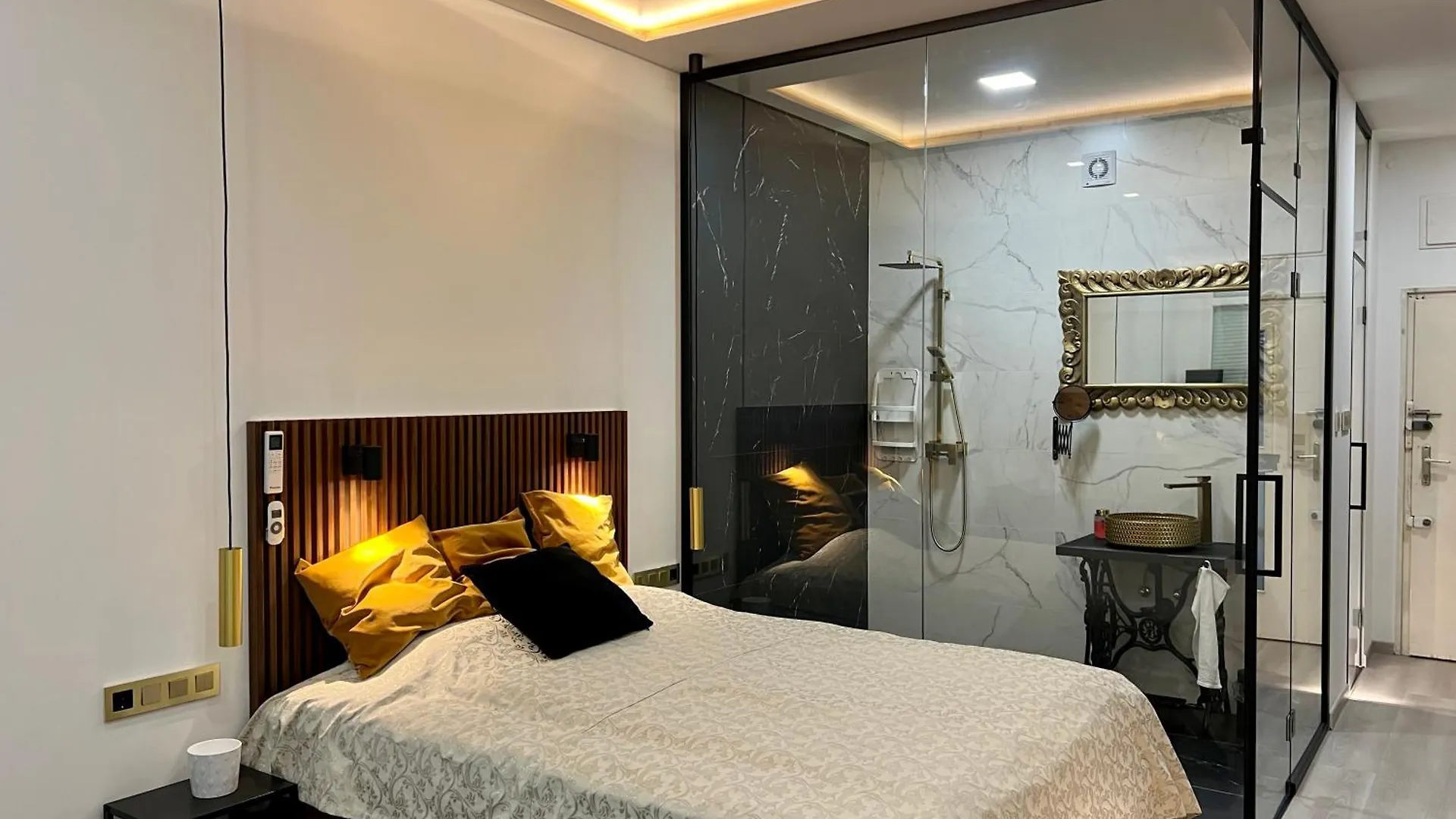 Golden Studio At Erzsebet Bridge Budapest